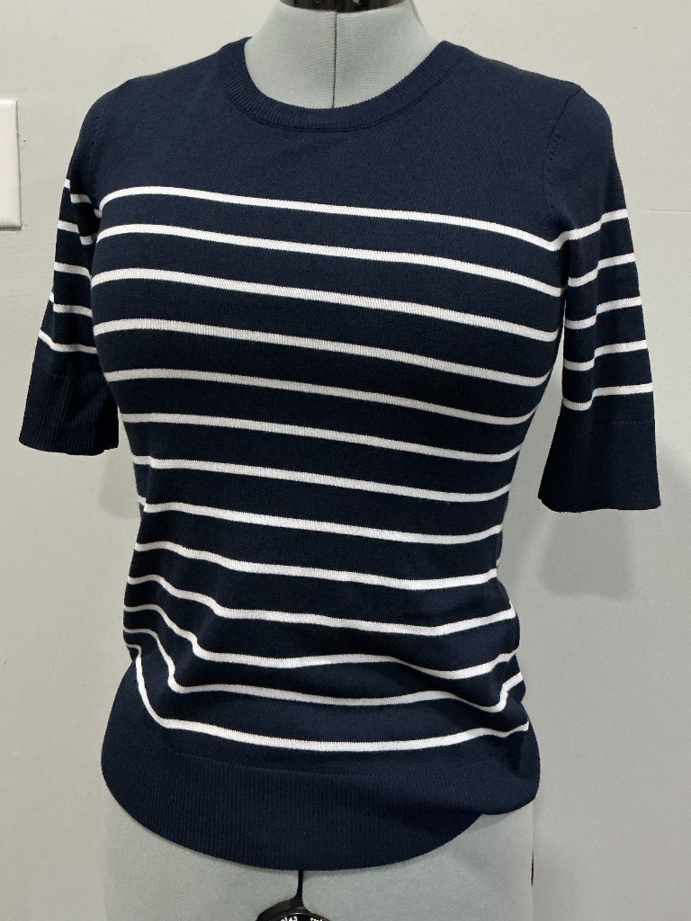 Cable & Gauge Navy and White Striped Short Sleeve Knit Top Y2K vintage casual